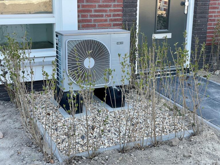 So finden Sie die optimale Dimensionierung für Ihre Wärmepumpe Hausbesitzer prüfen Wärmepumpen-Dimensionierung anhand Gebäudedaten zur optimalen Effizienz