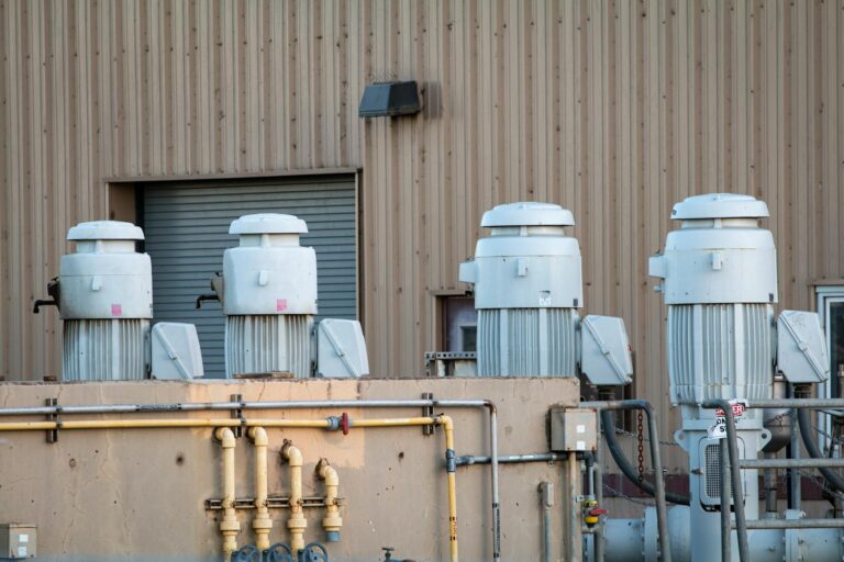 Querschnitt einer Wärmepumpe mit technischer Darstellung der Funktionsweise