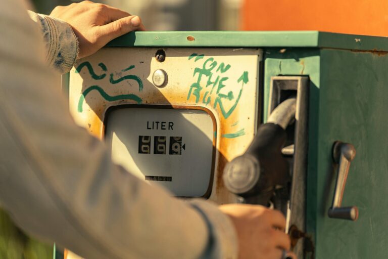 Wärmepumpe mit Steuerung zur Vermeidung schädlichen Taktens im Heizbetrieb