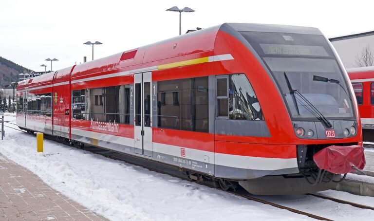 Wärmepumpe im Winterbetrieb zuverlässig nutzen für niedrige Temperaturen Moderne Wärmepumpe im Winterbetrieb bei extrem niedrigen Außentemperaturen im Einsatz